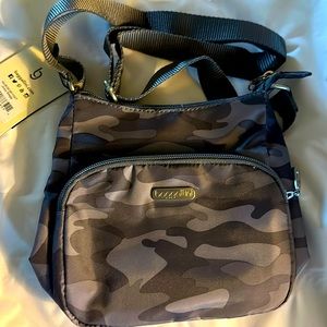 🤍🖤Baggallini Joey Bagg, Mini Crossbody, Black & Gray Camo